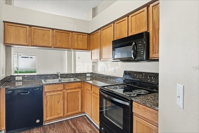 Foto del edificio - 11808 Lynmoor Dr