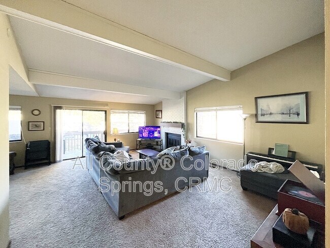 Foto del edificio - 303 Blue Windsor Ln