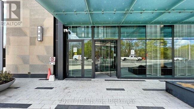 Photo du bâtiment - 585-585 Bloor St E