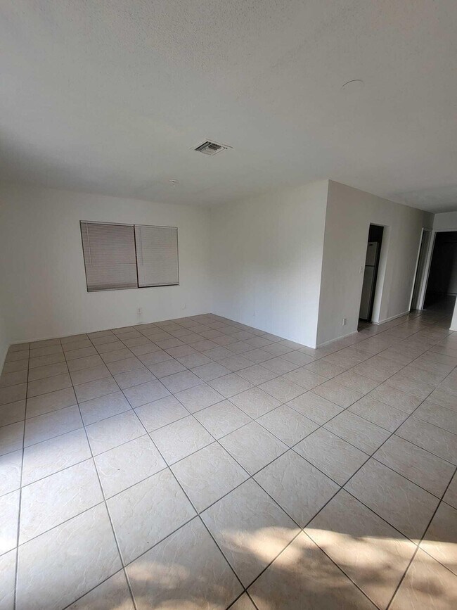 Foto del edificio - 1619 NW 8th Ave