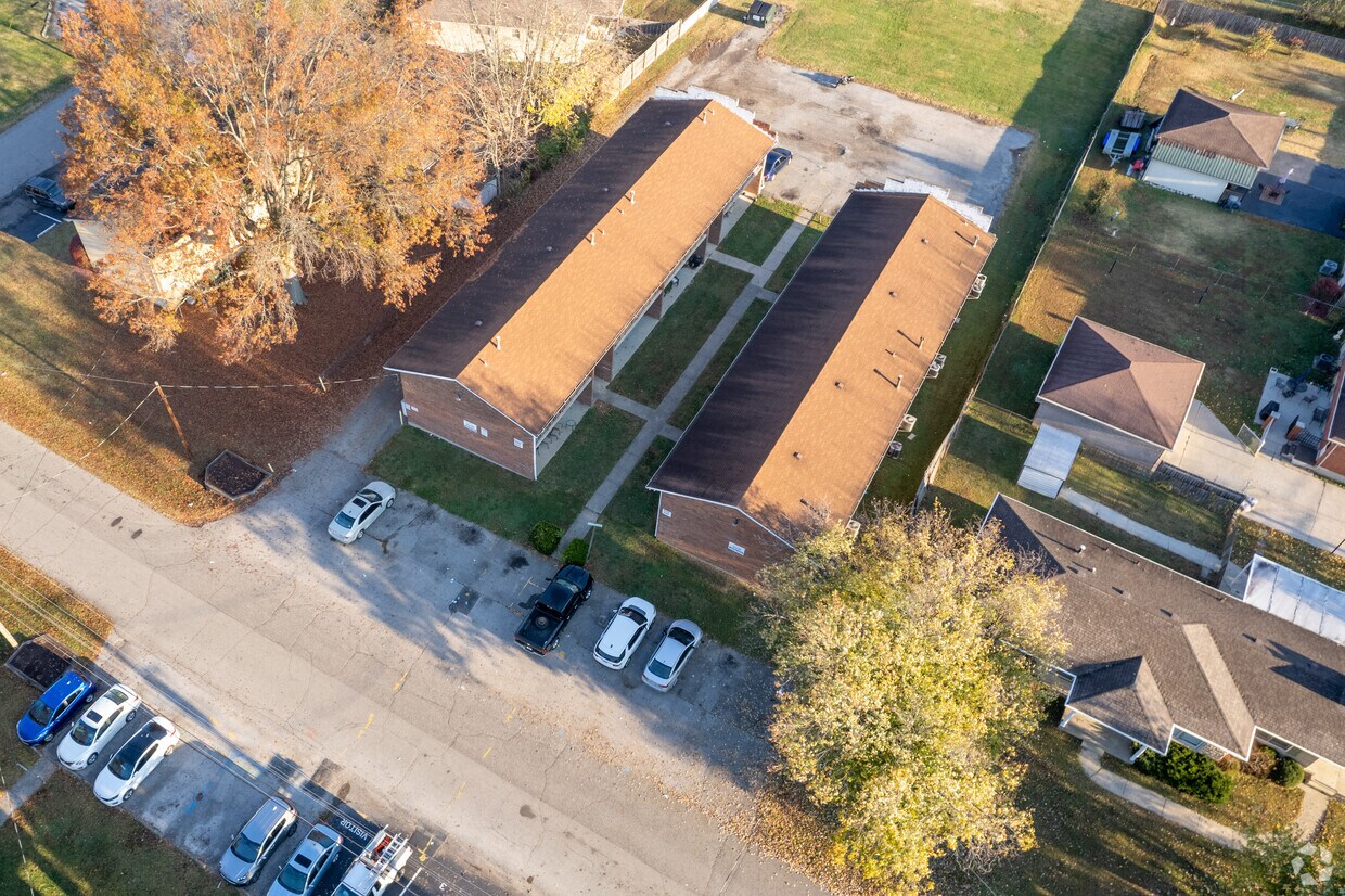 Foto aérea - 5106 Malibu Ct