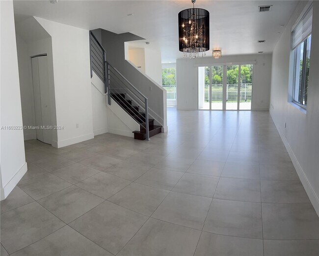 Foto del edificio - 6745 NW 103rd Ave