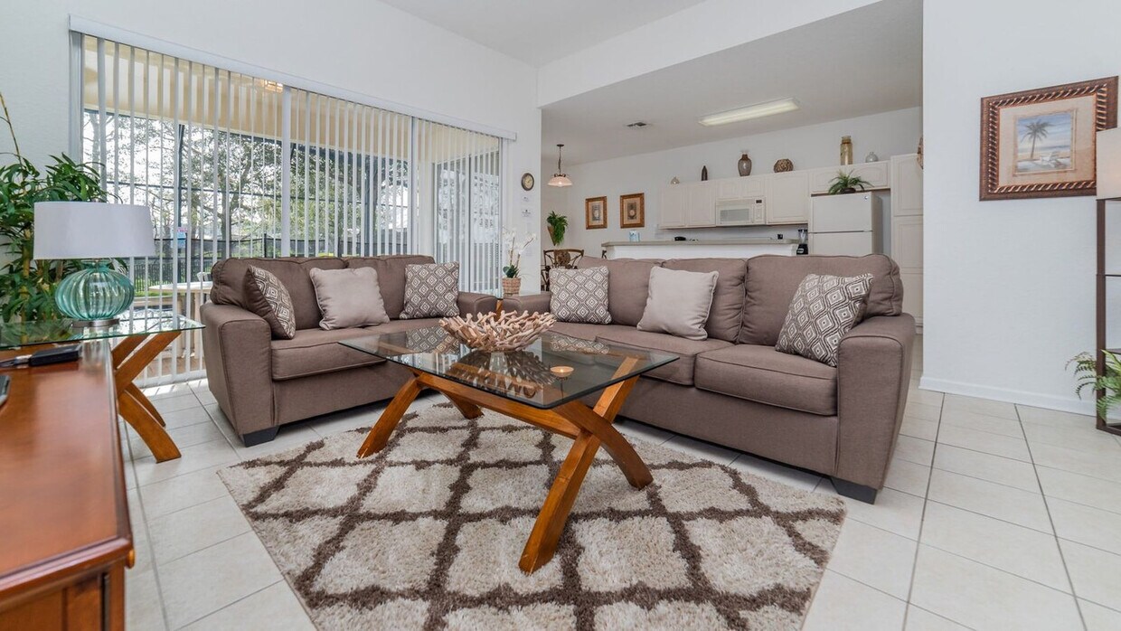 Foto principal - 7730 Comrow St