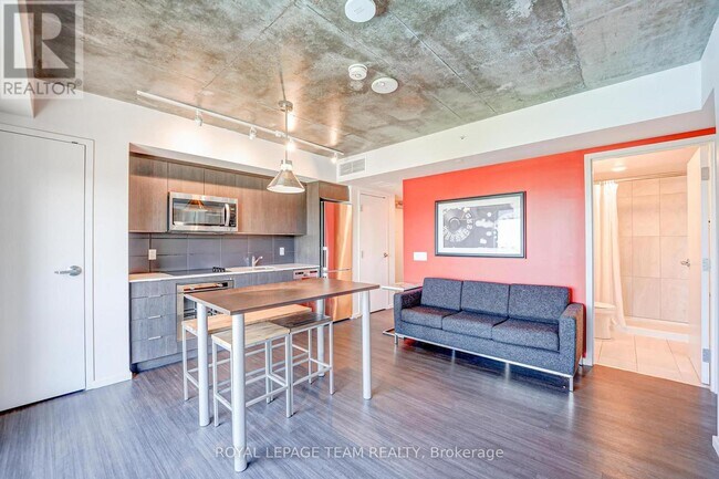 Photo du bâtiment - 105 Champagne Ave S