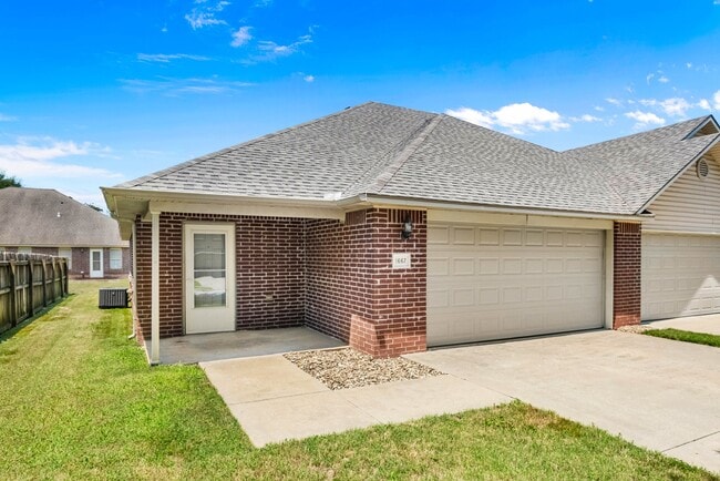 Photo - 1667-1669 Evening Shade Dr (Fayetteville, AR) Apartment