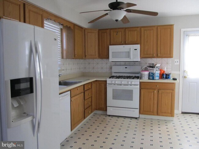 Foto del edificio - 332 Bailey Ave