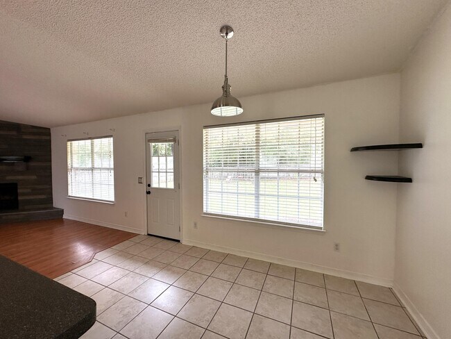 Foto del edificio - 139 Steeplechase Dr