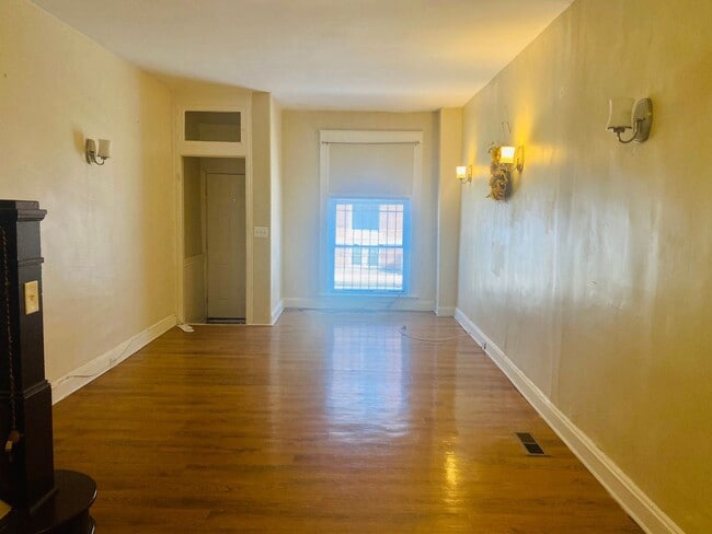 Building Photo - 2 br, 1.5 bath House - 708 N. STREEPER STREET