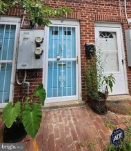 Building Photo - 1422 W Street SE Unit 2
