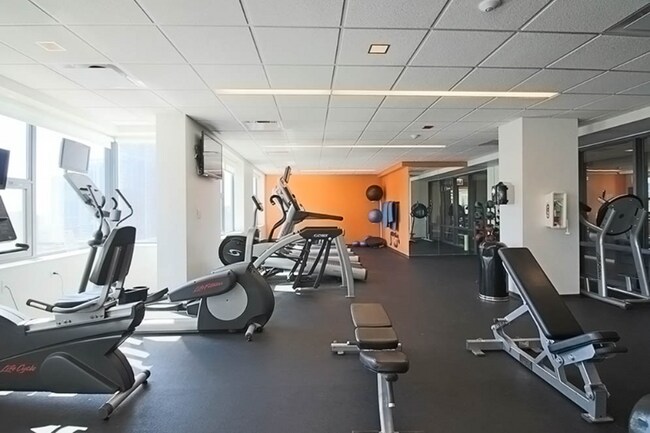 Foto del edificio - 676 N Clark St