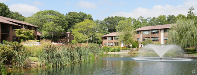 Building Photo - Willow Lake