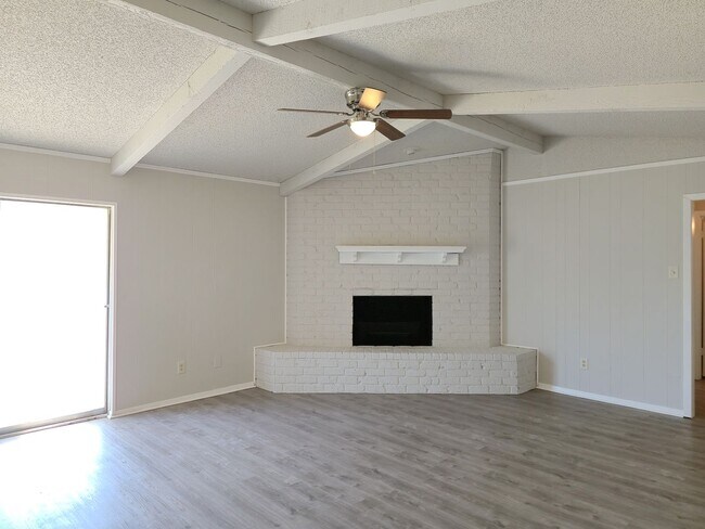 Building Photo - 3/2 Hewitt Home