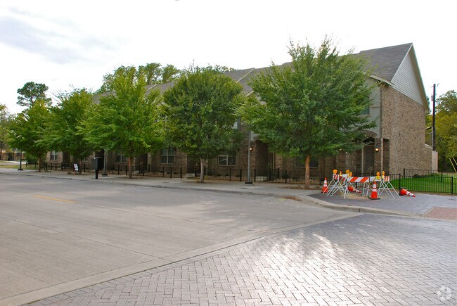 Foto del edificio - Townhomes at Bexar Street Village