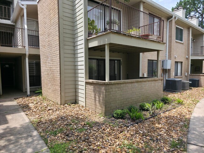 Building Photo - 3500 Tangle Brush Dr