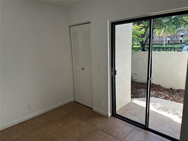 Foto del edificio - 5595 Courtyard Dr