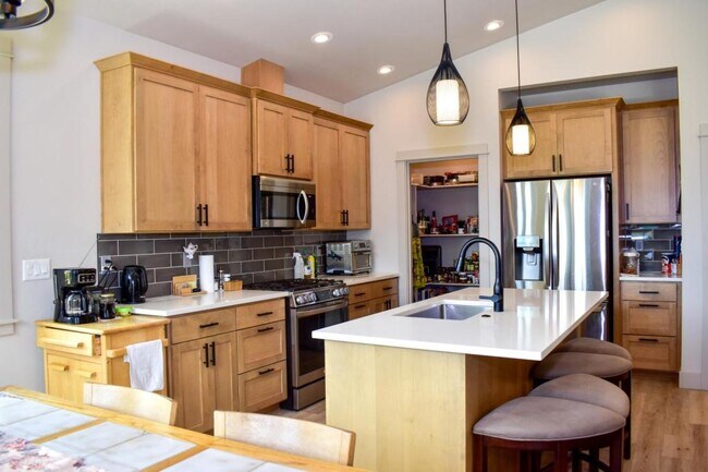 Foto del edificio - 214 Oak Crest Way