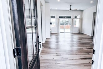Building Photo - 708 Promenade Dr