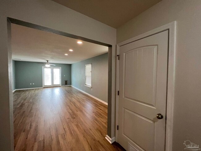 Building Photo - 250 Cottage View Dr