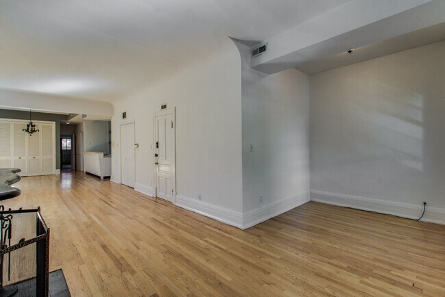 Building Photo - 2216 N Cleveland Ave