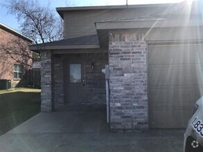 Building Photo - 927 Parkplace Rd
