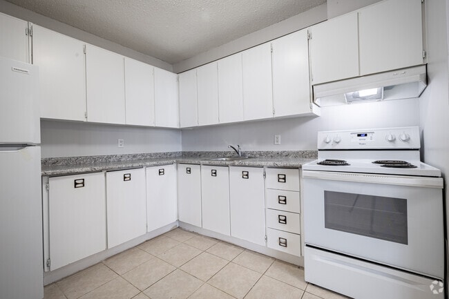 2 Br, 1 Ba - 979 SF - Kitchen - The Riversides - 1591 Lycee Place