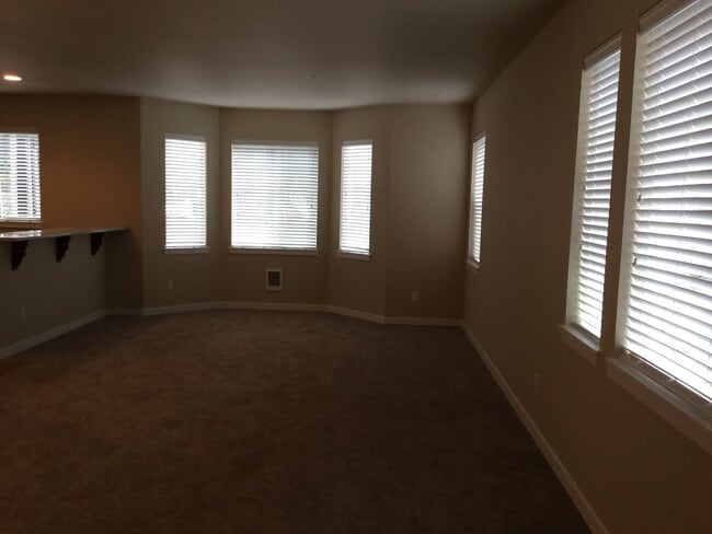 Building Photo - 1663 Burnside Pl