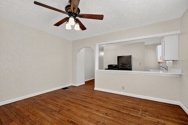 Foto del edificio - Freshly Updated Home in Warren Township