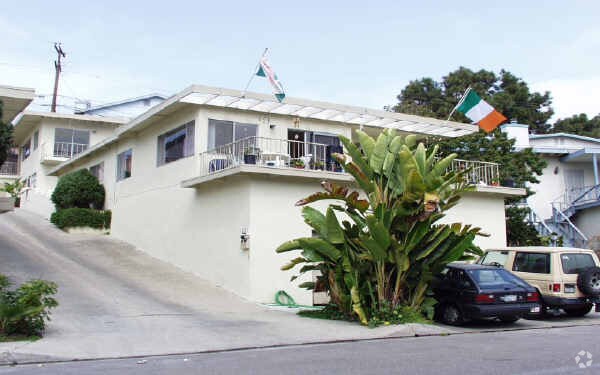Building Photo - 242 W Escalones