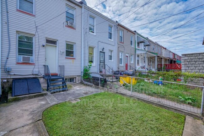 Building Photo - 2756 Pelham Ave