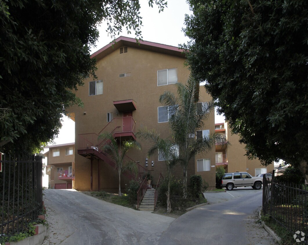 Foto principal - 218-222 W Olive Ave