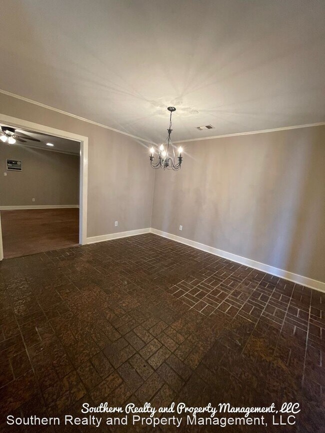 Building Photo - 3 br, 2 bath House - 2915 Canterbury Court