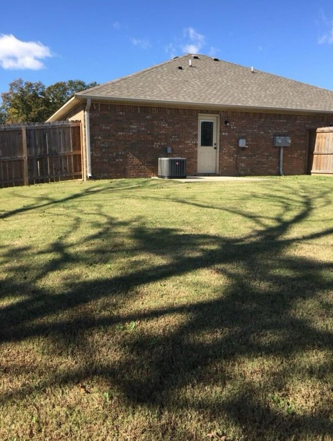 Building Photo - Hatcher-1118 (AG*)