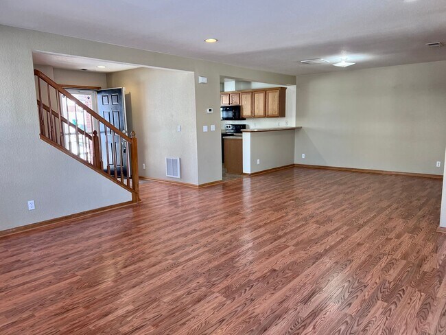 Foto del edificio - Beautiful 3 Bed/2.5 Bath End Unit Two-Leve...
