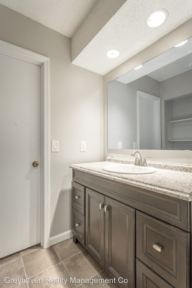 Building Photo - 4714 Metro Park Ln