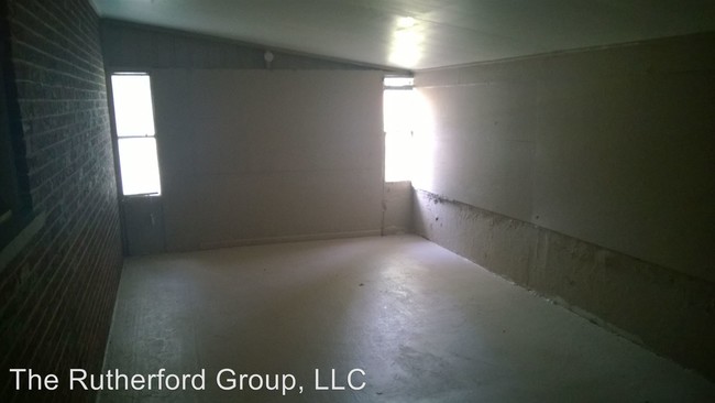 Building Photo - 1316 Mendell Dr