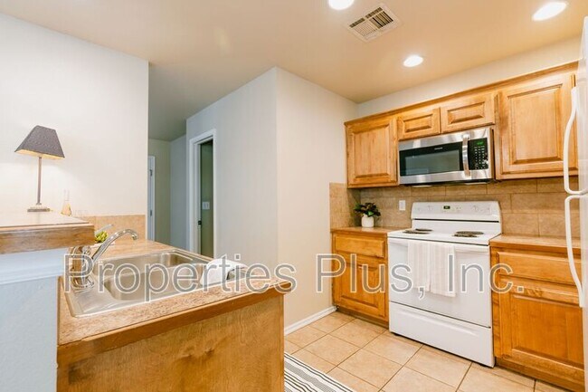 Building Photo - 908 Hamilton Falls
