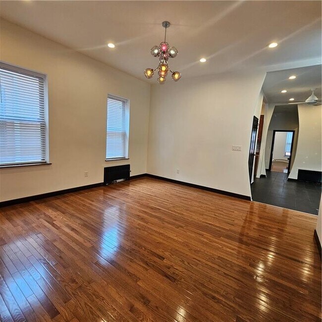 Foto del edificio - 1535 E 31st St