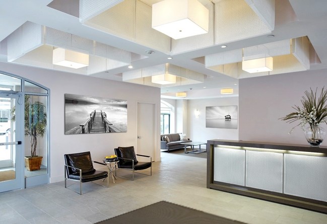 Lobby Photo - The Horizon At Fleetwood