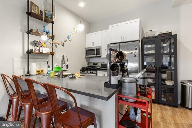 Building Photo - 381 Martin St