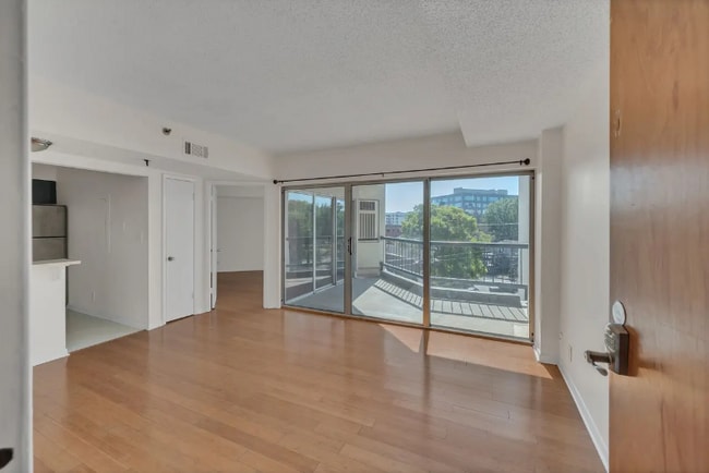 Photo - 900 19th Ave S Apartment