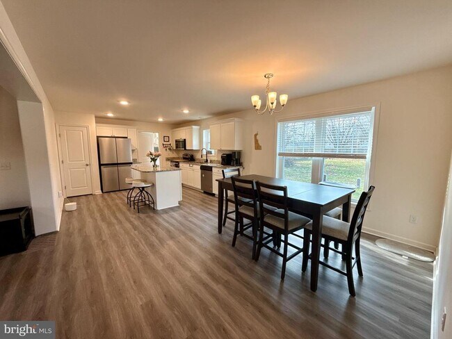 Foto del edificio - 4 Senator Ave