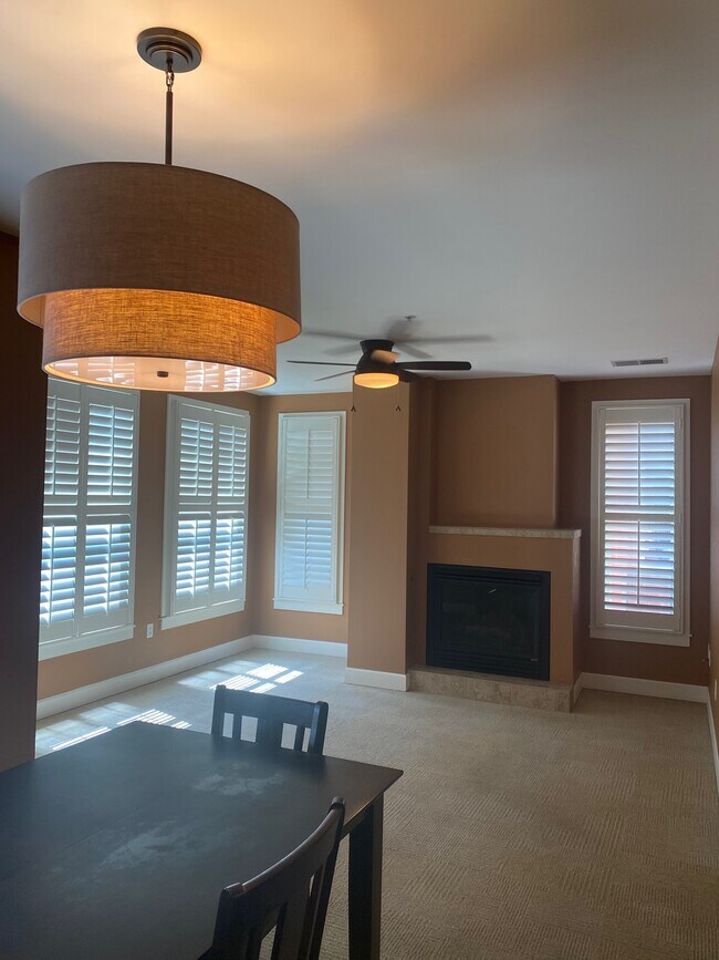 Foto del interior - 1630 N Clarkson St
