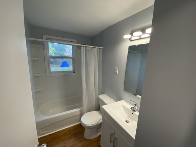 Building Photo - 56-56 Point Park Dr