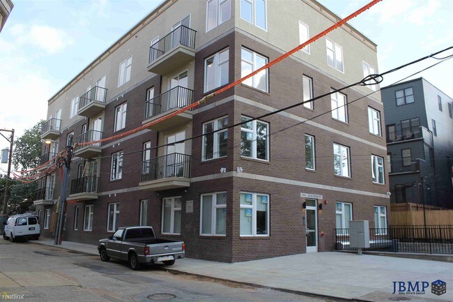 Building Photo - 1636 W Flora St