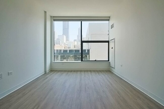 Building Photo - 338 S Halsted St