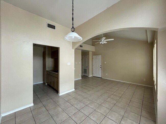 Building Photo - 203 Martingale