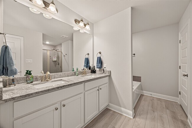 Foto del edificio - 2605 Golden Palms Ln