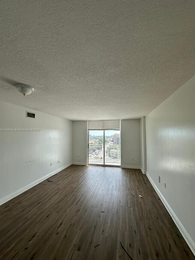Foto del edificio - 60 NW 37th Ave