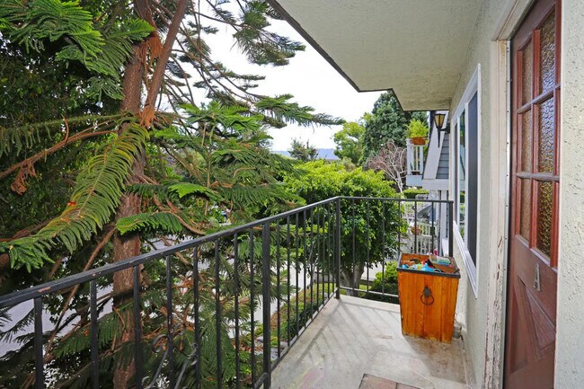 Foto del edificio - 519 E Providencia Ave