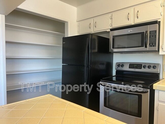 Building Photo - 2170 Seaview Ave